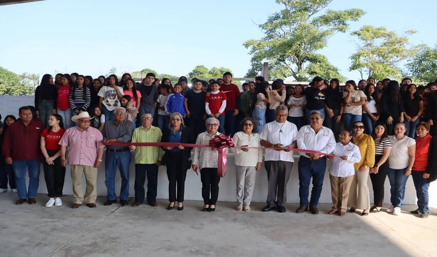 Instalación de 23 luminarias en la techumbre de la Esc. Secundaria General No. 1