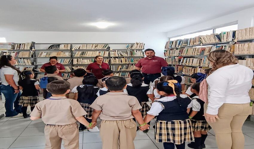 Alumnos de la Escuela Enrique C. Rébsamen visitan la Biblioteca Municipal y promueven el cuidado del medio ambiente